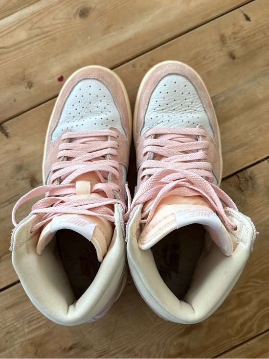 Women’s Pink and White Jordan 1 High-Top Sneakers size 9.5 - Picture 2 of 5